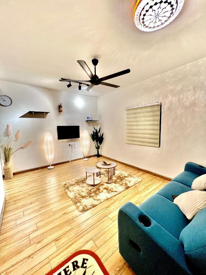 Raees Homestay Kampong Tanjong Minyak Exterior foto